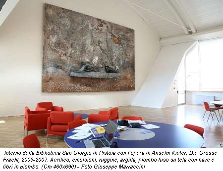 Interno della Biblioteca San Giorgio di Pistoia con l’opera di Anselm Kiefer, Die Grosse Fracht, 2006-2007. Acrilico, emulsioni, ruggine, argilla, piombo fuso su tela con nave e libri in piombo. (Cm 460x690) - Foto Giuseppe Marraccini