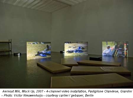 Aernout Mik, Mock Up, 2007 - 4-channel video installation, Padiglione Olandese, Giardini - Photo: Victor Nieuwenhuijs - courtesy carlier / gebauer, Berlin