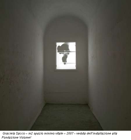 Graciela Sacco - m2 spazio minimo vitale - 2007 - veduta dell'installazione alla Fondazione Volume!