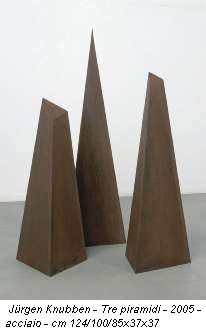 Juergen Knubben - Tre piramidi - 2005 - acciaio - cm 124/100/85x37x37