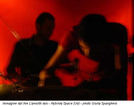 Immagine dal live L'amorth duo - Hybrida Space (Ud) - photo Giulia Spanghero