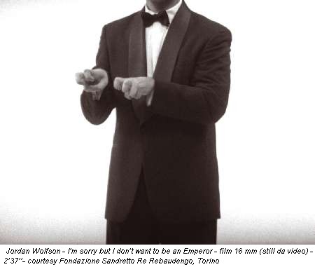 Jordan Wolfson - I'm sorry but I don't want to be an Emperor - film 16 mm (still da video) - 2'37'';- courtesy Fondazione Sandretto Re Rebaudengo, Torino