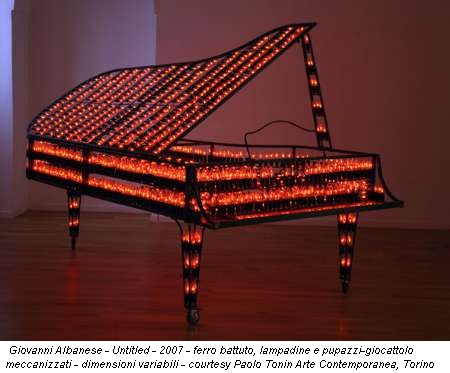 Giovanni Albanese - Untitled - 2007 - ferro battuto, lampadine e pupazzi-giocattolo meccanizzati - dimensioni variabili - courtesy Paolo Tonin Arte Contemporanea, Torino