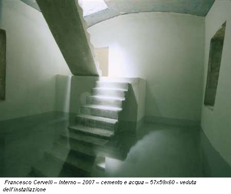 Francesco Cervelli - Interno - 2007 - cemento e acqua - 57x59x60 - veduta dell'installazione