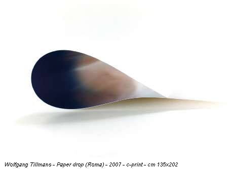 Wolfgang Tillmans - Paper drop (Roma) - 2007 - c-print - cm 135x202