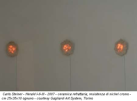Carlo Steiner - Herald I-II-III - 2007 - ceramica refrattaria, resistenza di nichel cromo - cm 25x35x10 ognuno - courtesy Gagliardi Art System, Torino
