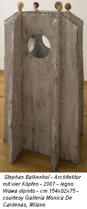 Stephan Balkenhol - Architektur mit vier Koepfen - 2007 - legno Wawa dipinto - cm 154x82x75 - courtesy Galleria Monica De Cardenas, Milano