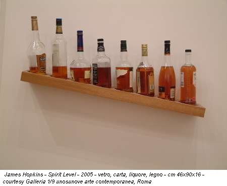James Hopkins - Spirit Level - 2005 - vetro, carta, liquore, legno - cm 46x90x16 - courtesy Galleria 1/9 unosunove arte contemporanea, Roma