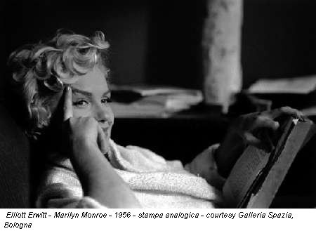 Elliott Erwitt - Marilyn Monroe - 1956 - stampa analogica - courtesy Galleria Spazia, Bologna