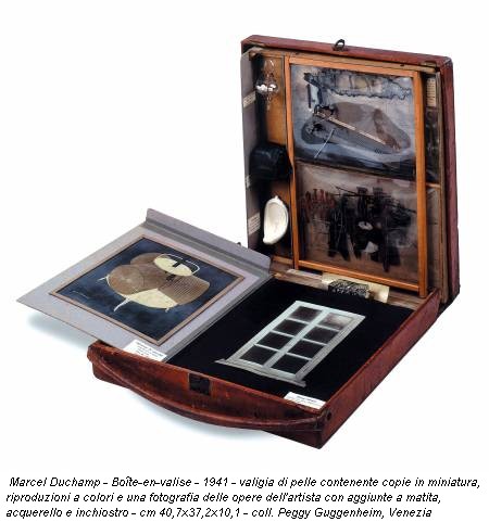 Marcel Duchamp - Boîte-en-valise - 1941 - valigia di pelle contenente copie in miniatura, riproduzioni a colori e una fotografia delle opere dell'artista con aggiunte a matita, acquerello e inchiostro - cm 40,7x37,2x10,1 - coll. Peggy Guggenheim, Venezia