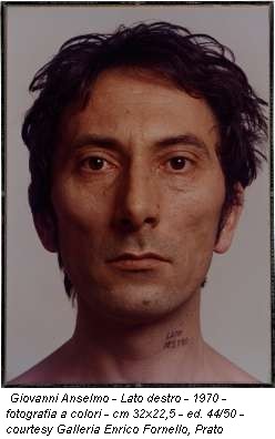 Giovanni Anselmo - Lato destro - 1970 - fotografia a colori - cm 32x22,5 - ed. 44/50 - courtesy Galleria Enrico Fornello, Prato
