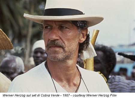 Werner Herzog sul set di Cobra Verde - 1987 - courtesy Werner Herzog Film