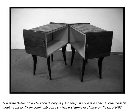 Giovanni Delvecchio - Scacco di coppia (Duchamp si sfidava a scacchi con modelle nude) - coppia di comodini uniti con cerniera e sistema di chiusura - Faenza 2007