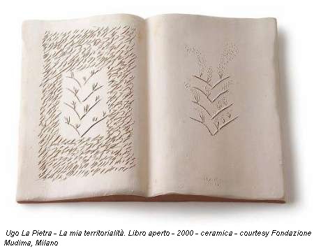 Ugo La Pietra - La mia territorialità. Libro aperto - 2000 - ceramica - courtesy Fondazione Mudima, Milano