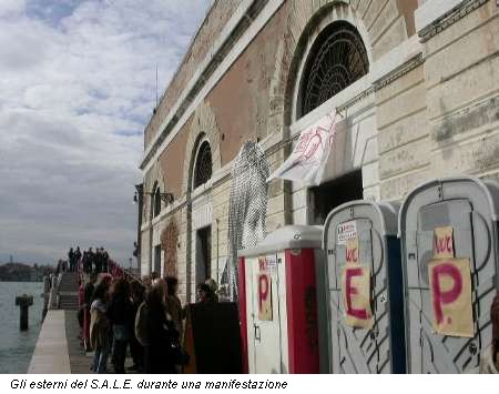 Gli esterni del S.A.L.E. durante una manifestazione