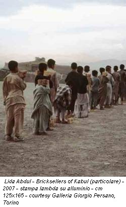 Lida Abdul - Bricksellers of Kabul (particolare) - 2007 - stampa lambda su alluminio - cm 125x165 - courtesy Galleria Giorgio Persano, Torino