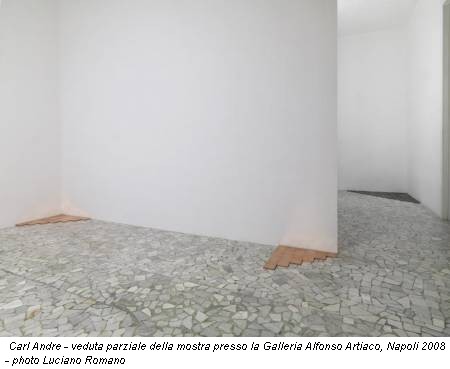 Carl Andre - veduta parziale della mostra presso la Galleria Alfonso Artiaco, Napoli 2008 - photo Luciano Romano