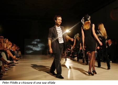 Peter Pilotto a chiusura di una sua sfilata