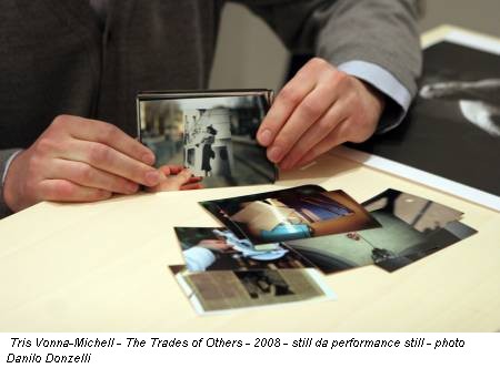 Tris Vonna-Michell - The Trades of Others - 2008 - still da performance still - photo Danilo Donzelli