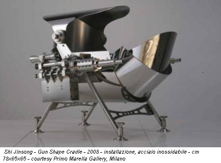Shi Jinsong - Gun Shape Cradle - 2008 - installazione, acciaio inossidabile - cm 78x65x65 - courtesy Primo Marella Gallery, Milano