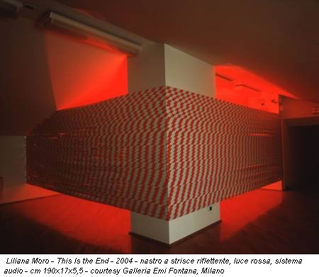Liliana Moro - This Is the End - 2004 - nastro a strisce riflettente, luce rossa, sistema audio - cm 190x17x5,5 - courtesy Galleria Emi Fontana, Milano