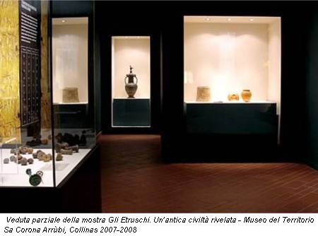 Veduta parziale della mostra Gli Etruschi. Un’antica civiltà rivelata - Museo del Territorio Sa Corona Arrùbi, Collinas 2007-2008