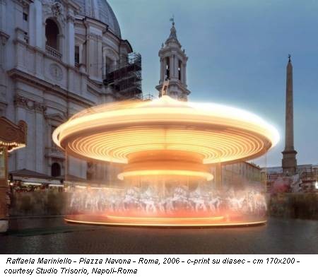 Raffaela Mariniello - Piazza Navona - Roma, 2006 - c-print su diasec - cm 170x200 - courtesy Studio Trisorio, Napoli-Roma