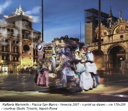 Raffaela Mariniello - Piazza San Marco - Venezia 2007 - c-print su diasec - cm 170x200 - courtesy Studio Trisorio, Napoli-Roma