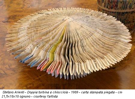 Stefano Arienti - Doppia turbina a chiocciola - 1989 - carta stampata piegata - cm 21,5x18x18 ognuno - courtesy l'artista