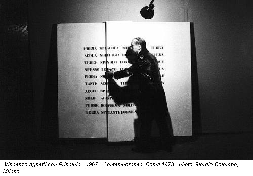 Vincenzo Agnetti con Principia - 1967 - Contemporanea, Roma 1973 - photo Giorgio Colombo, Milano