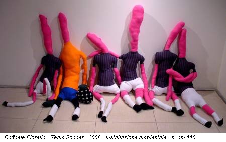 Raffaele Fiorella - Team Soccer - 2008 - installazione ambientale - h. cm 110