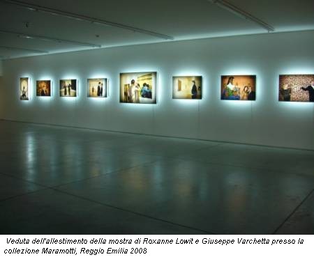 Veduta dell'allestimento della mostra di Roxanne Lowit e Giuseppe Varchetta presso la collezione Maramotti, Reggio Emilia 2008