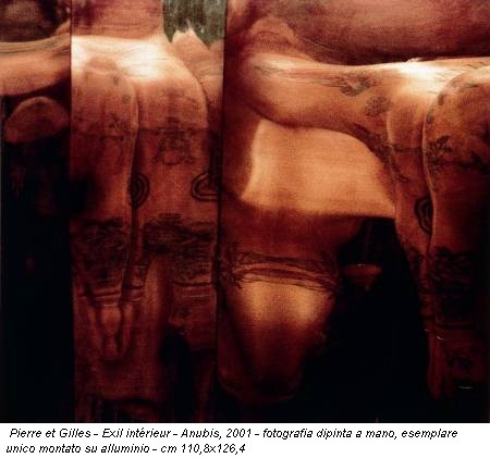 Pierre et Gilles - Exil intérieur - Anubis, 2001 - fotografia dipinta a mano, esemplare unico montato su alluminio - cm 110,8x126,4