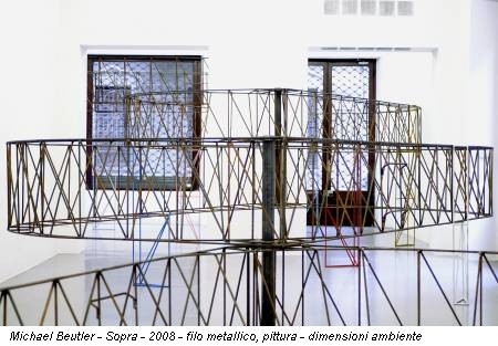 Michael Beutler - Sopra - 2008 - filo metallico, pittura - dimensioni ambiente