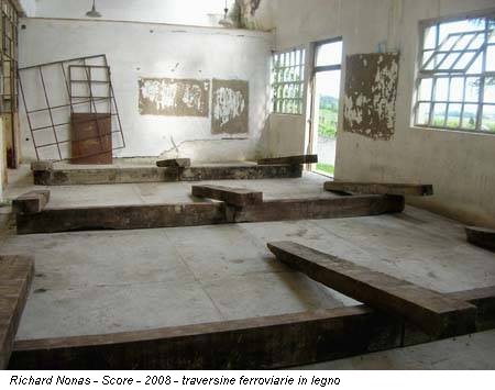 Richard Nonas - Score - 2008 - traversine ferroviarie in legno