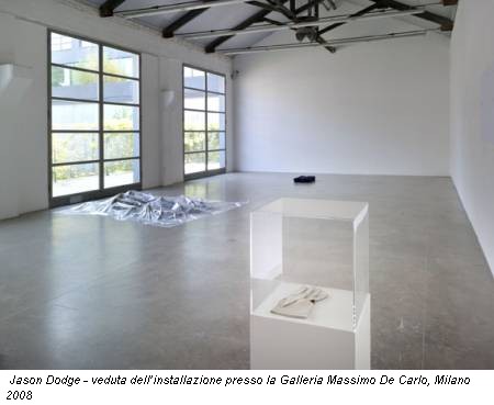 Jason Dodge - veduta dell’installazione presso la Galleria Massimo De Carlo, Milano 2008