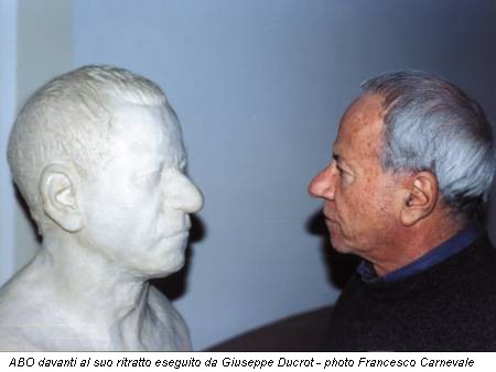 ABO davanti al suo ritratto eseguito da Giuseppe Ducrot - photo Francesco Carnevale