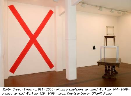 Martin Creed - Work no. 921 - 2008 - pittura a emulsione su muro / Work no. 904 - 2008 - acrilico su tela / Work no. 928 - 2008 - tavoli. Courtesy Lorcan O’Neill, Roma