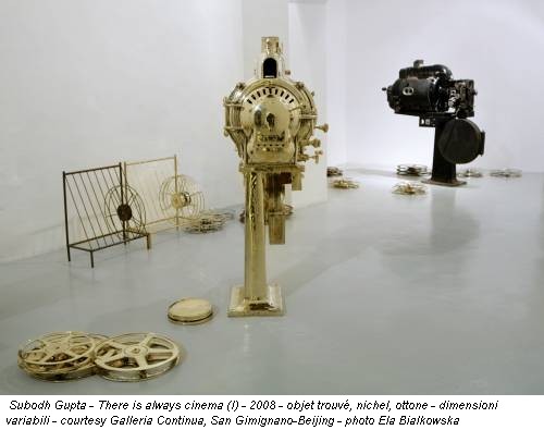 Subodh Gupta - There is always cinema (I) - 2008 - objet trouvé, nichel, ottone - dimensioni variabili - courtesy Galleria Continua, San Gimignano-Beijing - photo Ela Bialkowska