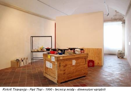 Rirkrit Tiravanija - Pad Thai - 1990 - tecnica mista - dimensioni variabili