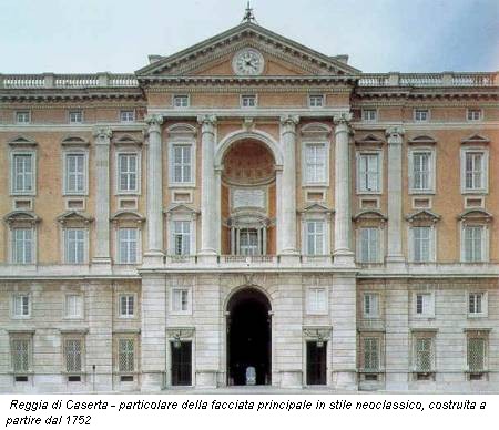 Reggia di Caserta - particolare della facciata principale in stile neoclassico, costruita a partire dal 1752