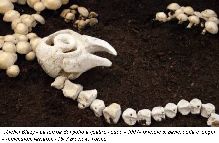 Michel Blazy - La tomba del pollo a quattro cosce - 2007- briciole di pane, colla e funghi - dimensioni variabili - PAV preview, Torino