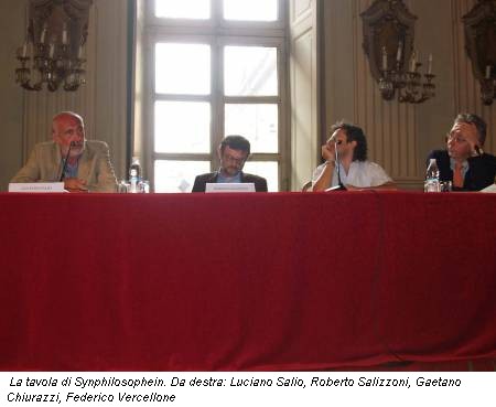 La tavola di Synphilosophein. Da destra: Luciano Salio, Roberto Salizzoni, Gaetano Chiurazzi, Federico Vercellone