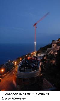 Il concerto in cantiere diretto da Oscar Niemeyer