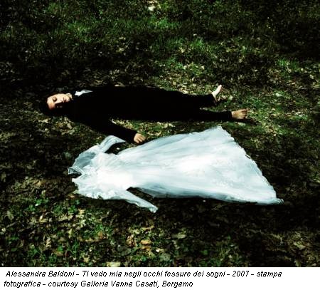 Alessandra Baldoni - Ti vedo mia negli occhi fessure dei sogni - 2007 - stampa fotografica - courtesy Galleria Vanna Casati, Bergamo