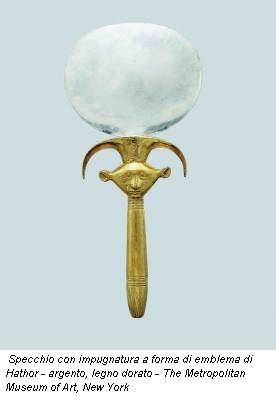 Specchio con impugnatura a forma di emblema di Hathor - argento, legno dorato - The Metropolitan Museum of Art, New York