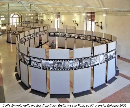 L’allestimento della mostra di Ladislav Bielik presso Palazzo d’Accursio, Bologna 2008