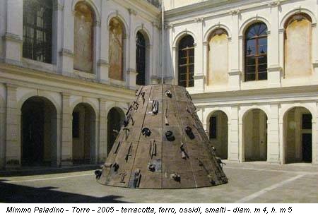 Mimmo Paladino - Torre - 2005 - terracotta, ferro, ossidi, smalti - diam. m 4, h. m 5