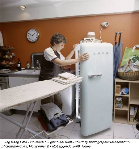 Jung Rang Park - Heimlich o il gioco dei ruoli - courtesy Boutographies-Rencontres photographiques, Montpellier & FotoLeggendo 2008, Roma