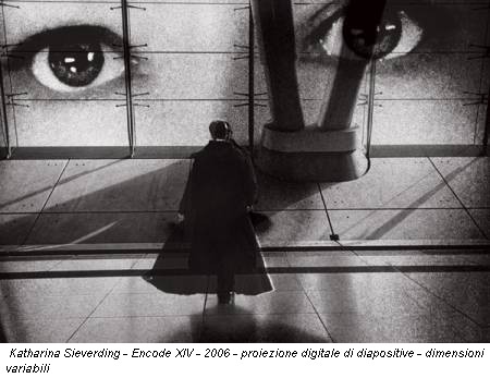 Katharina Sieverding - Encode XIV - 2006 - proiezione digitale di diapositive - dimensioni variabili